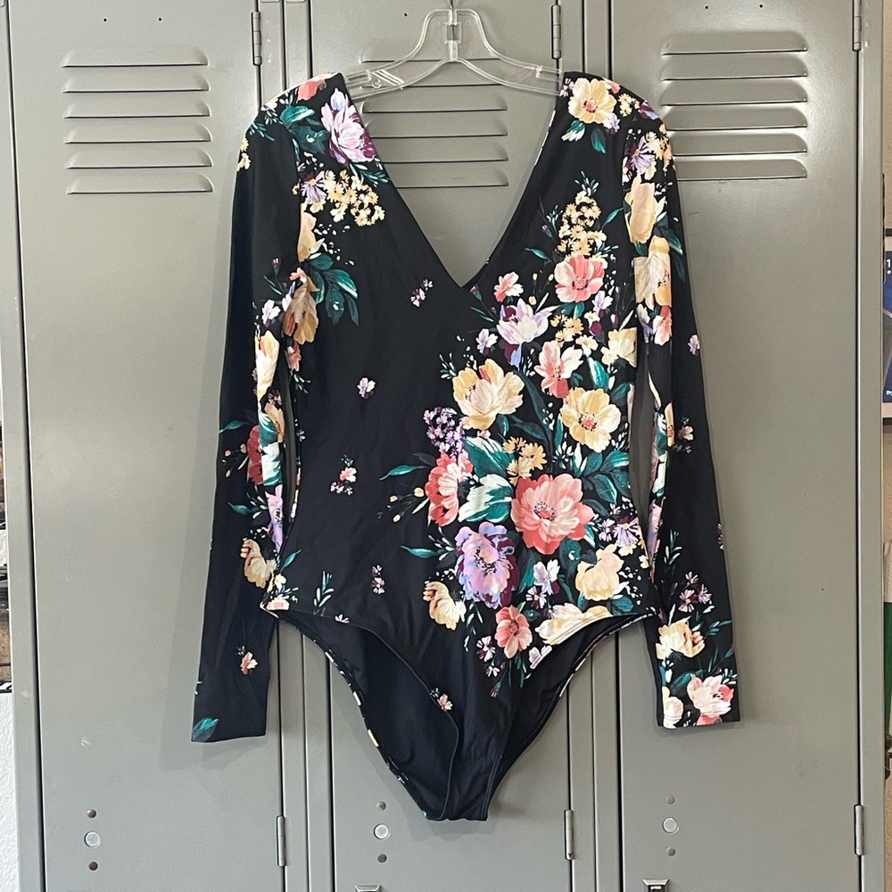 New O’Neill Long-sleeve one piece swimsuit rash guard sz XXL Black Floral